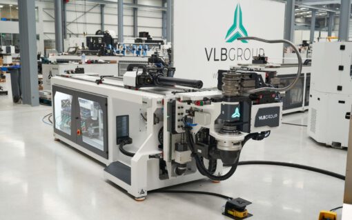 Máy uốn ống CNC 11 trục vận hành