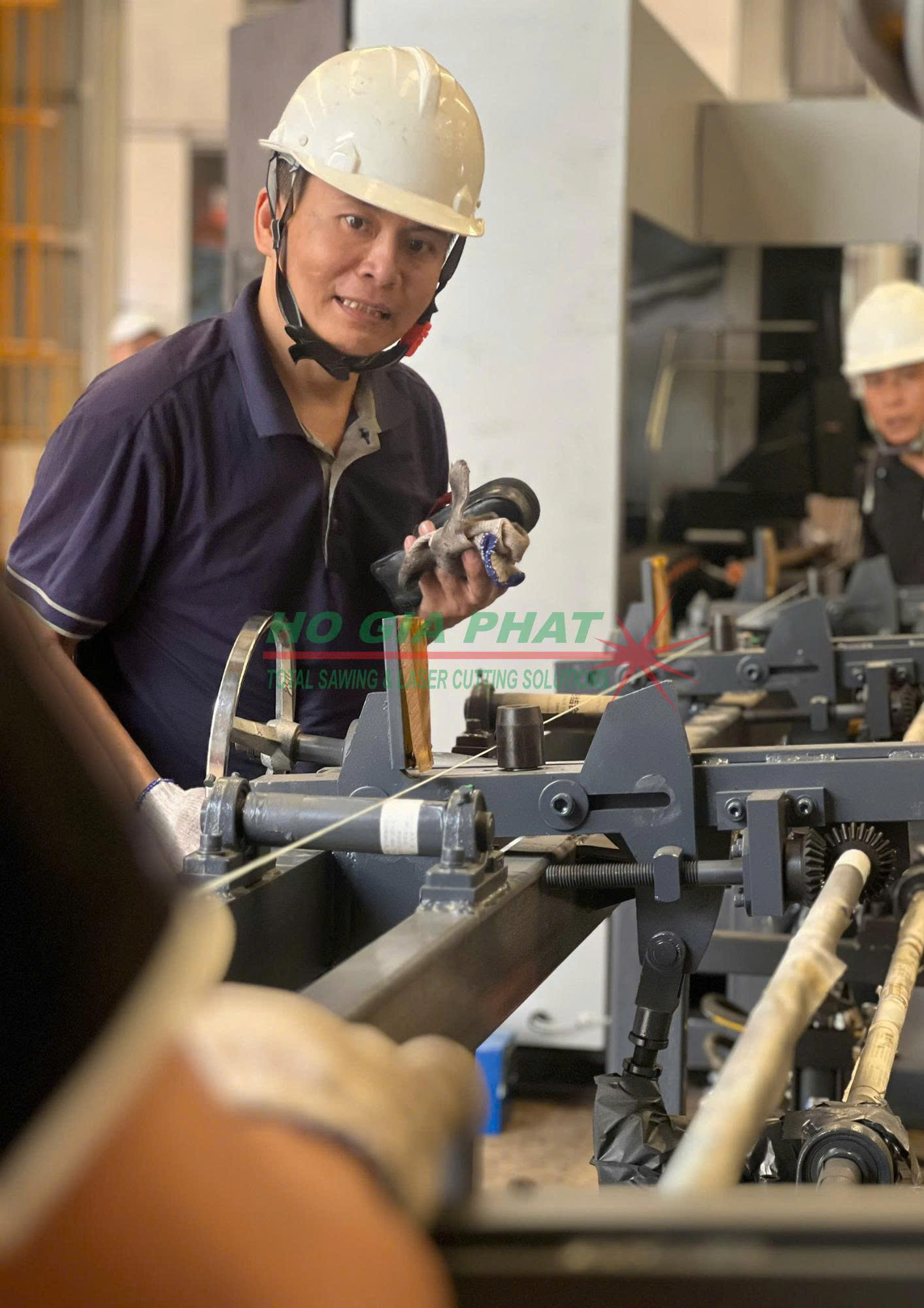 máy cưa kim loại CNC TPHCM